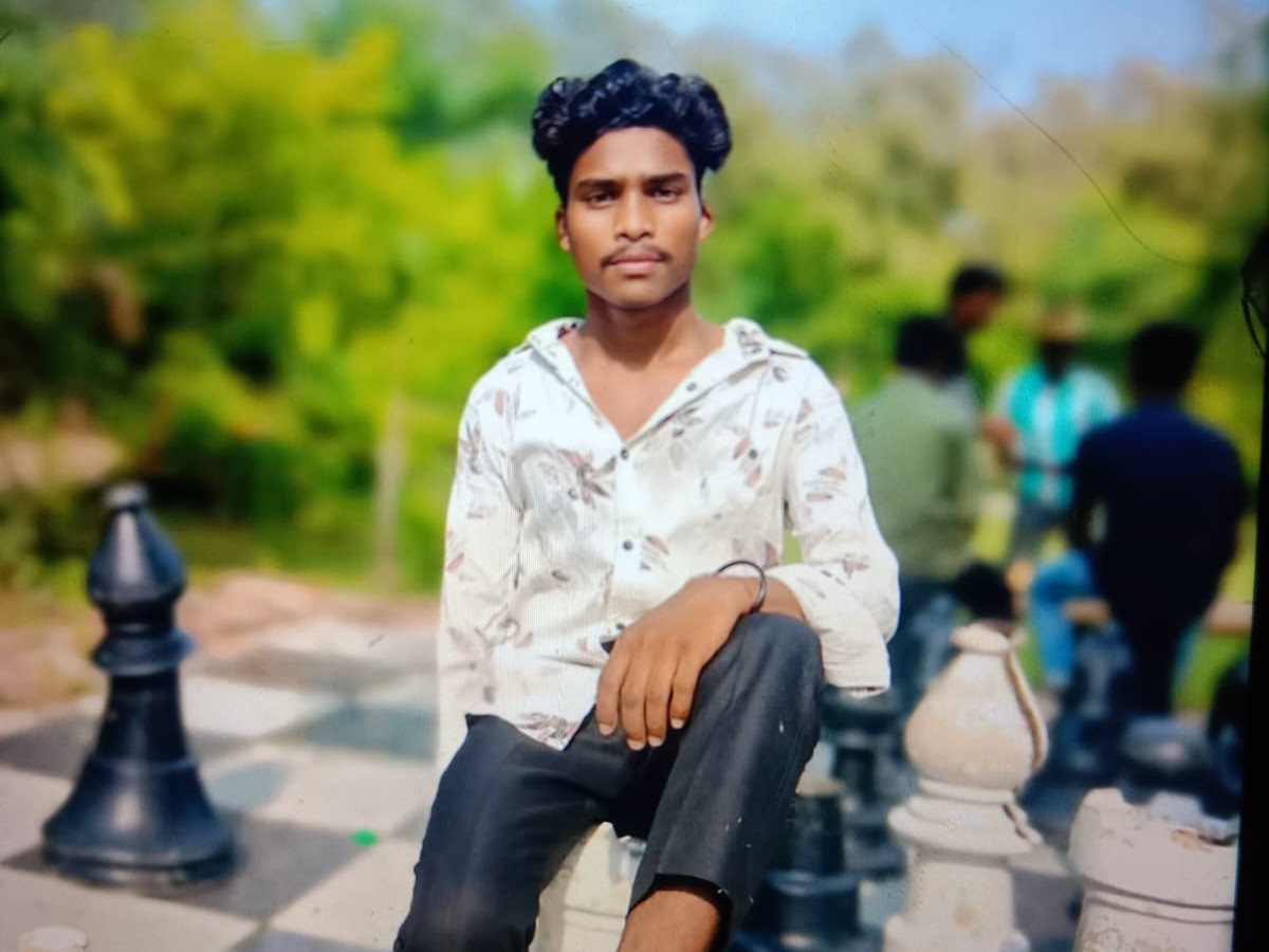 युवक पर लड़की को भगाने का आरोप है।