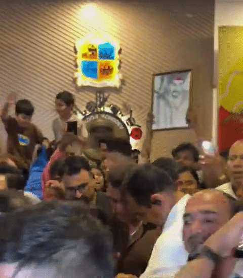 As soon as Salman started leaving after staying at the event for some time, he was surrounded by fans.