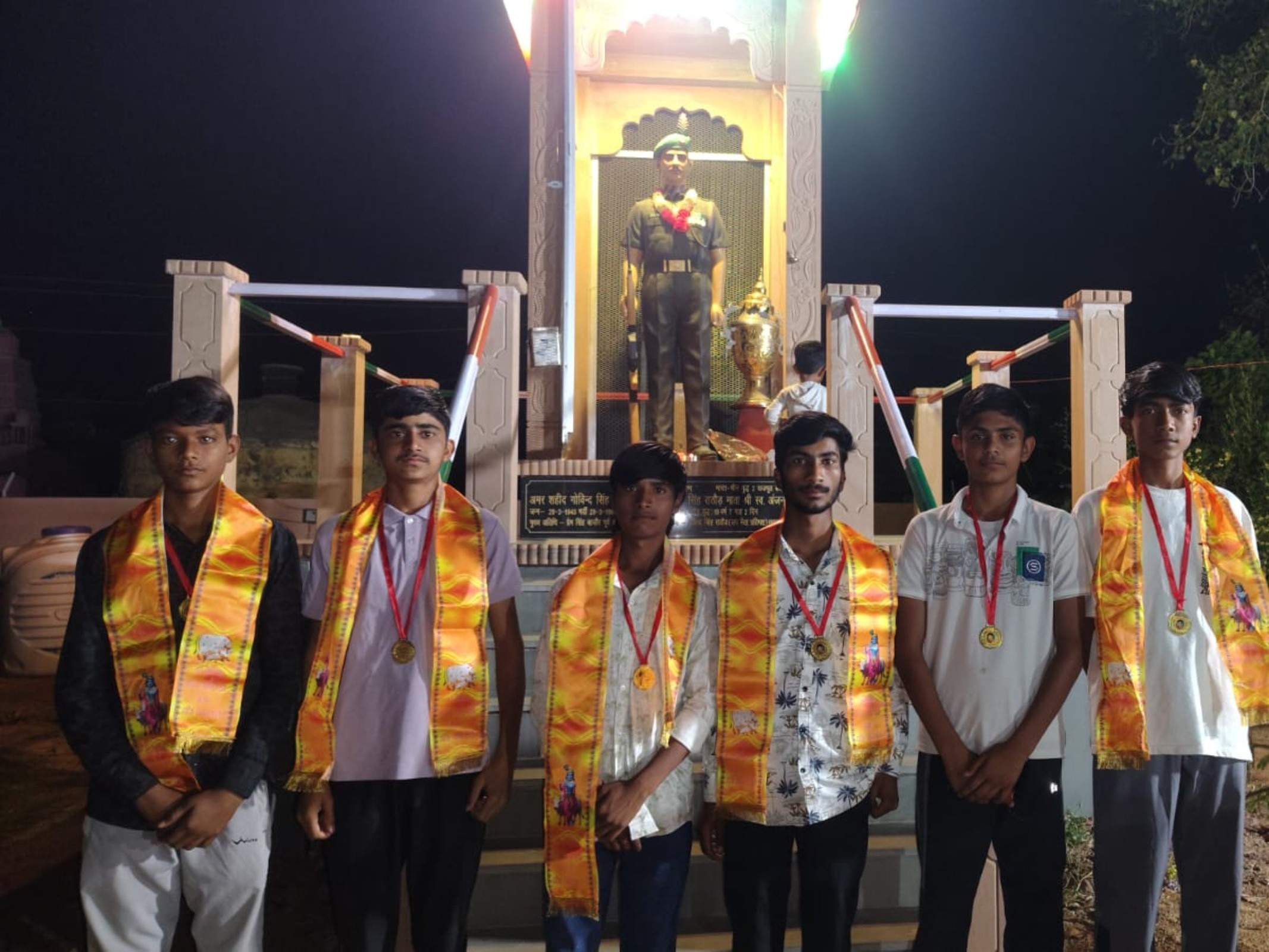 क्लास 10वीं के 20 छात्र सम्मानित