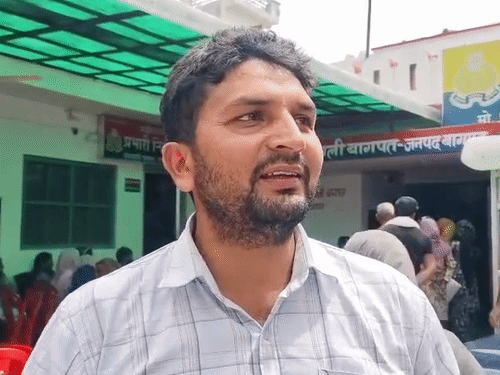 लिपिक विशेष कुमार ने बताया- मुख्य गन्रा अधिकारी राजदीप पैसे लेकर ही कर्मचारियों को मनपसंद पोस्टिंग देते हैं।