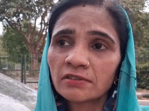 स्कूटी के मालिक हर्ष की मां भी मौके पर पहुंच गईं। उन्होंने कहा कि स्कूटी उन्हीं की है। बेटे ने फोन कर घटना के बारे में बताया तो दौड़ी चली आई।