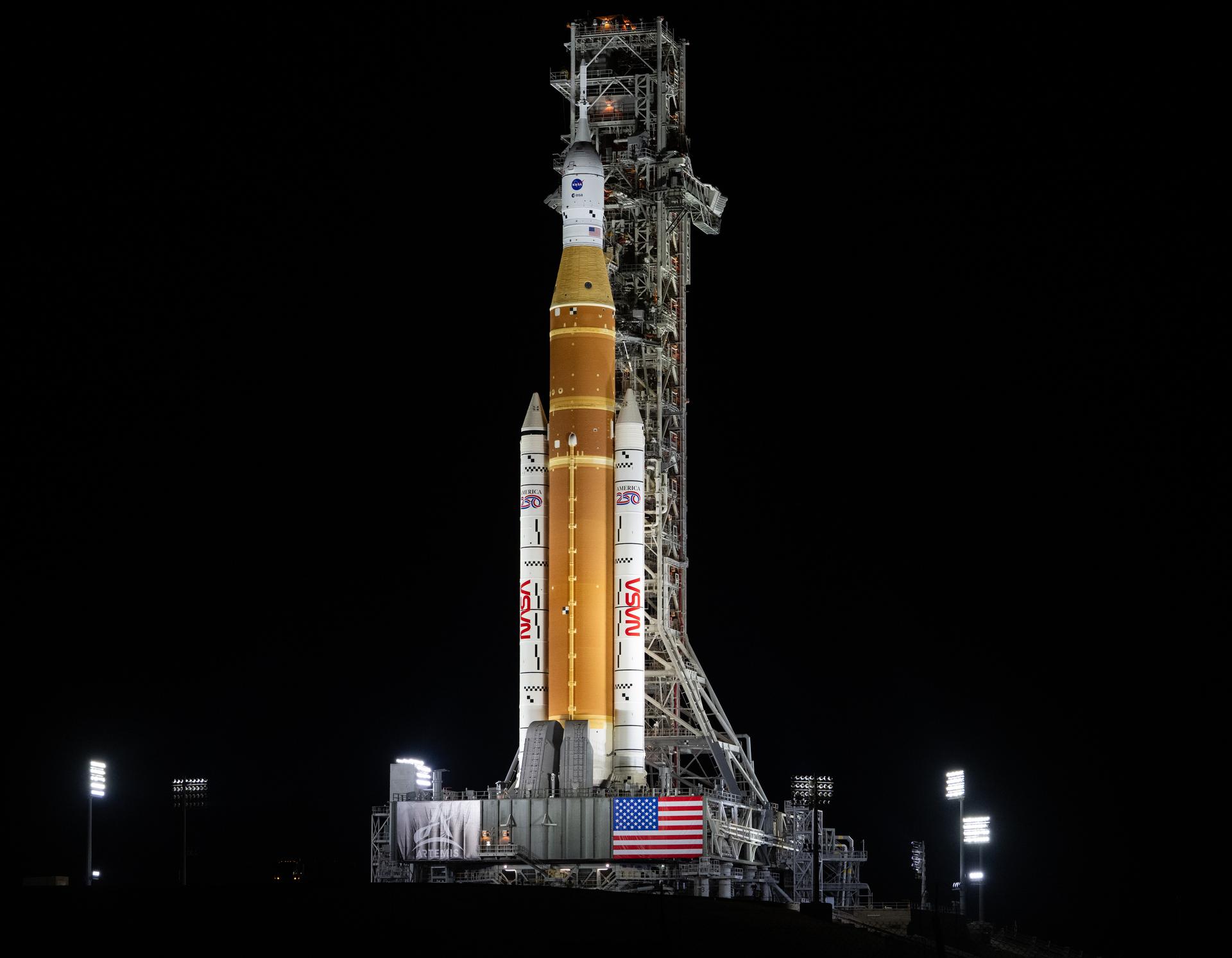 'Space Launch System' (SLS) will leave for the Moon carrying 4 astronauts aboard the Orion spacecraft.