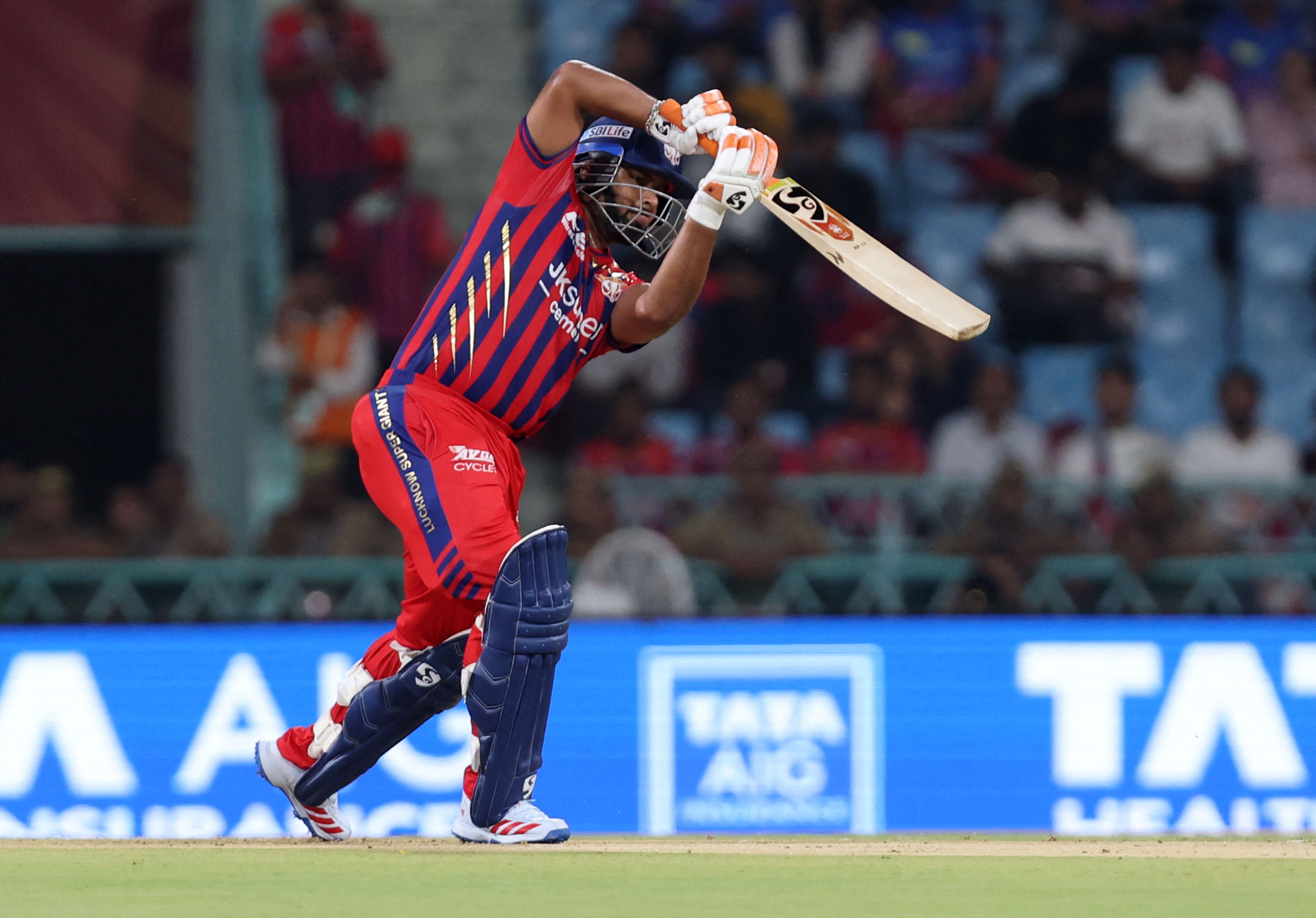 ऋषभ पंत 7 रन बनाकर पवेलियन लौटे।