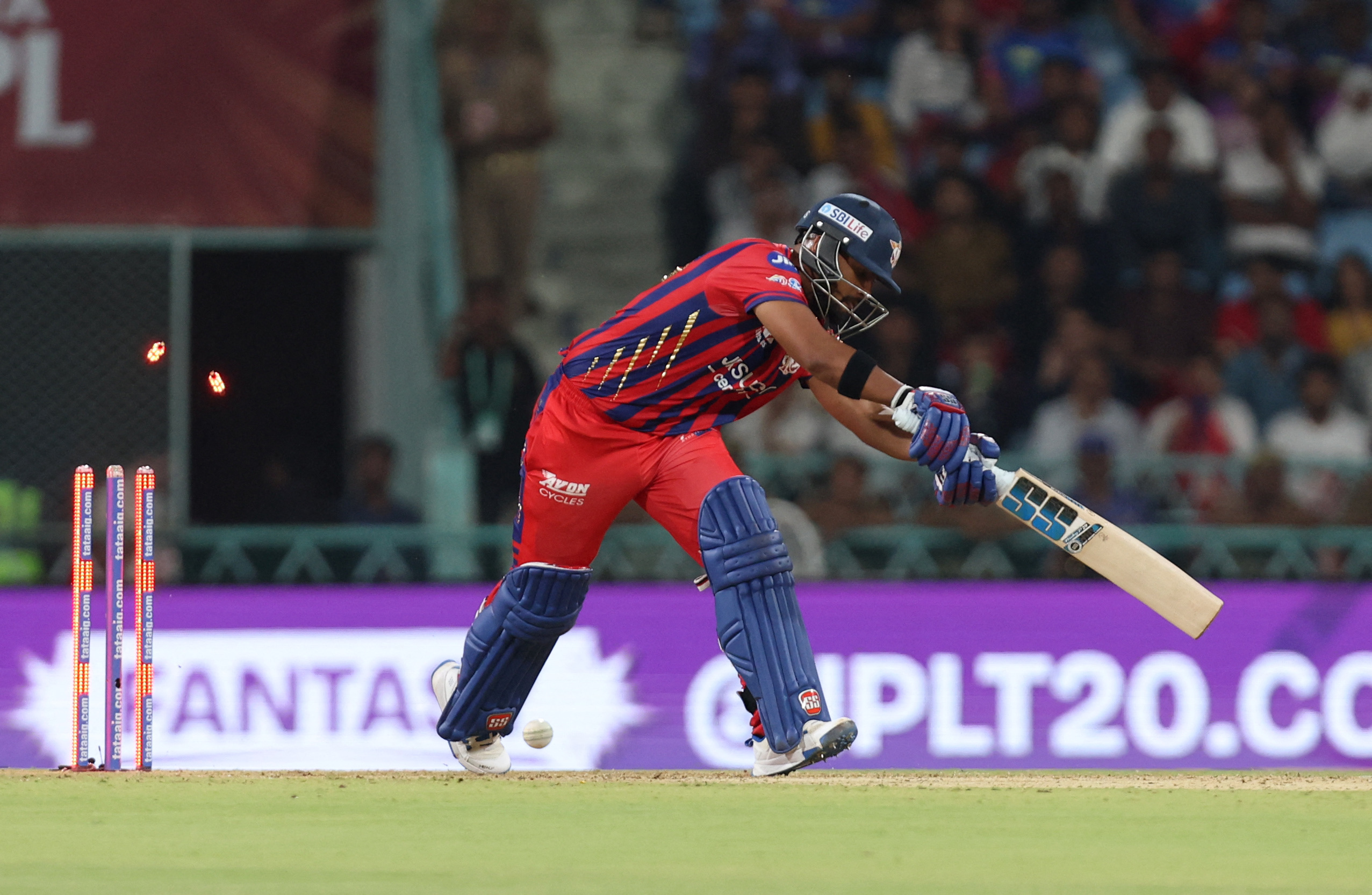 निकोलस पूरन 8 गेंद पर 8 रन बनाकर आउट हुए।