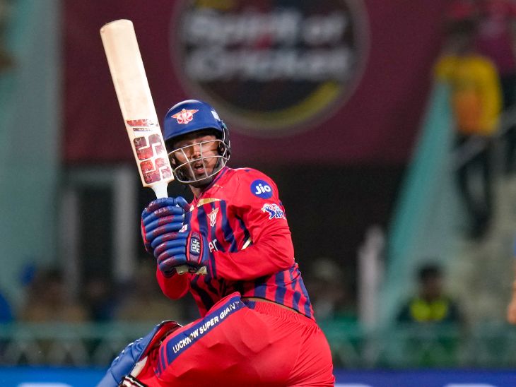 मुकुल डोमेस्टिक क्रिकेट राजस्थान के लिए खेलते हैं।