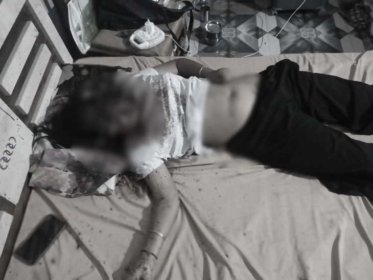 बेटी चित्रा का सिर बुरी तरह से कुचलाया था।