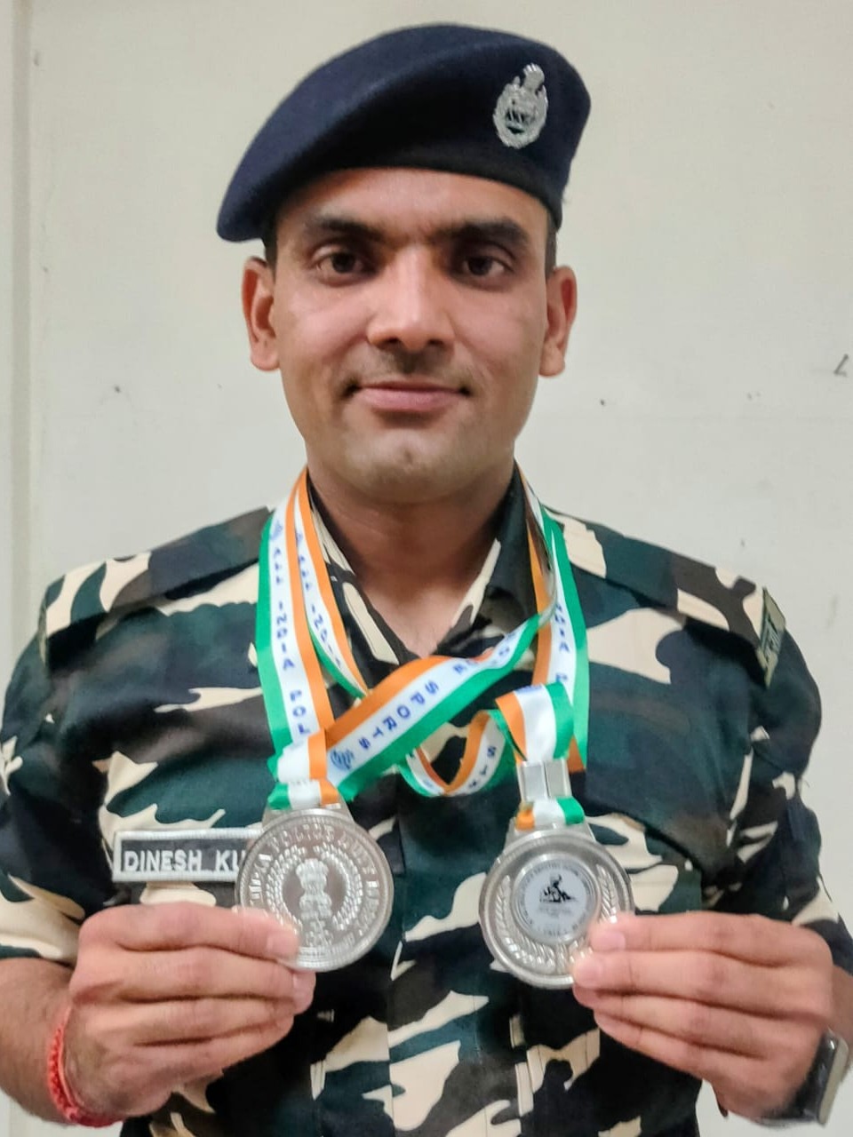 कॉन्स्टेबल दिनेश कुमार ने 26वीं ऑल इंडिया पुलिस शूटिंग प्रतियोगिता में दो सिल्वर मेडल जीतकर जिले का नाम रोशन किया है।