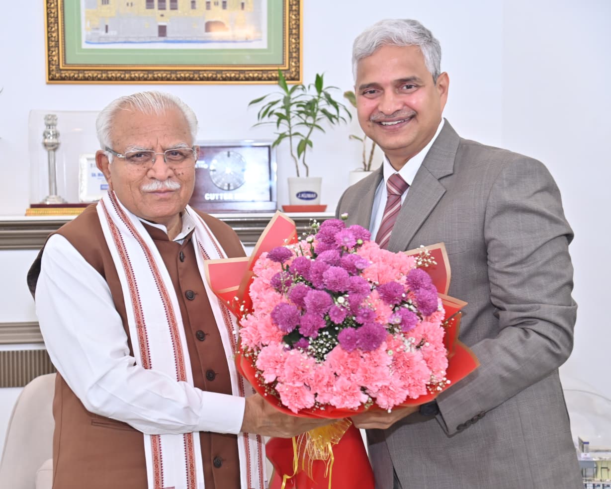 केंद्रीय ऊर्जा मंत्री मनोहर लाल खट्टर ने वम्सी राम मोहन बुर्रा को पावरग्रिड के सीएमडी का चार्ज सौंपा।