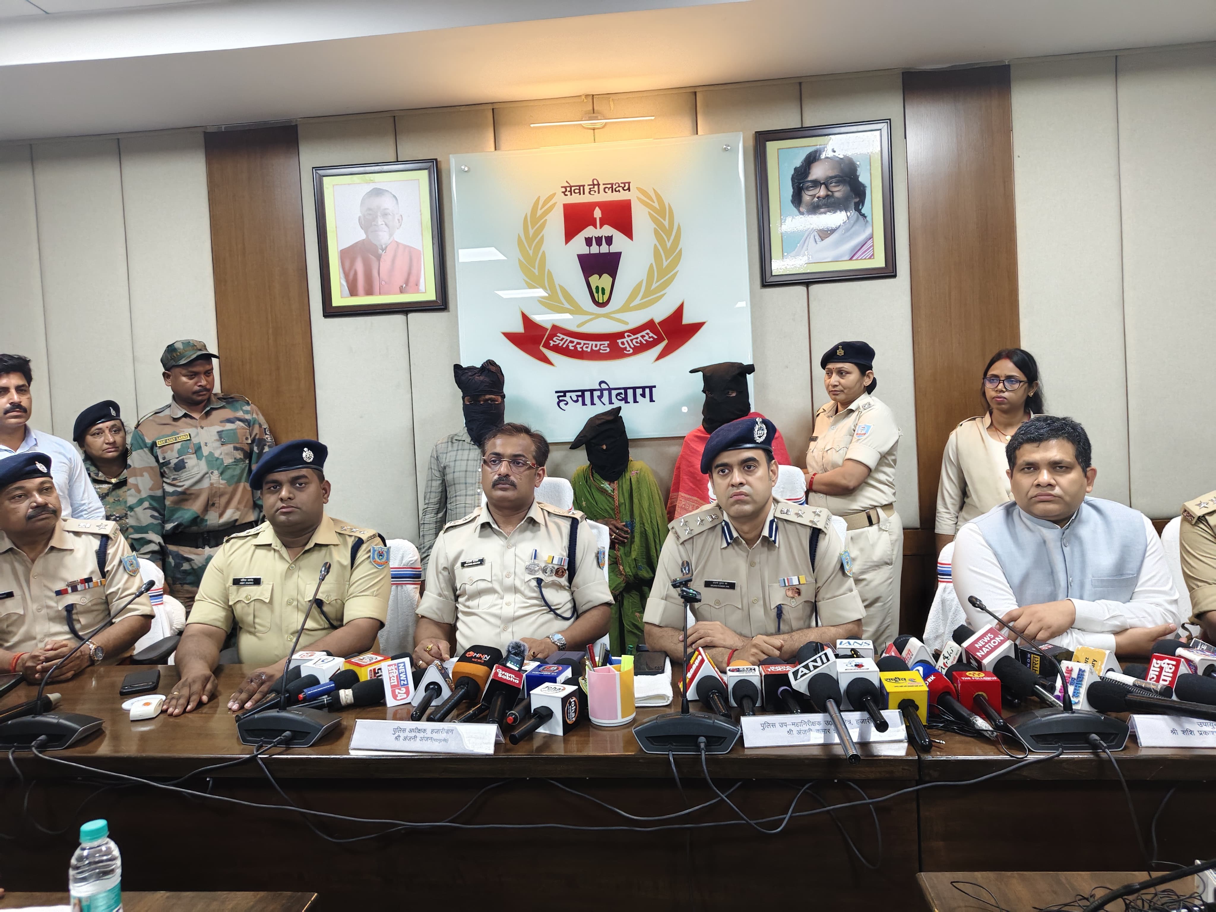 पुलिस अधिकारियों ने बताया कि मामले की गहन जांच के बाद सभी आरोपियों को गिरफ्तार कर जेल भेज दिया गया है।