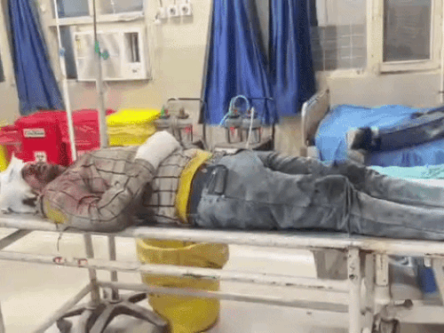 हादसे में घायल गनमैन और पंक्चर मिस्त्री को सोनीपत के अस्पताल में भर्ती कराया गया।