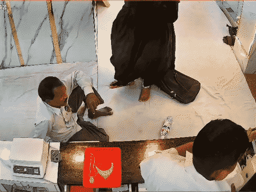 पानी लेने के बाद आरोपी पायल ने हार और चेन उठाई। फिर पिस्टल दिखाते हुए भाग गई थी।