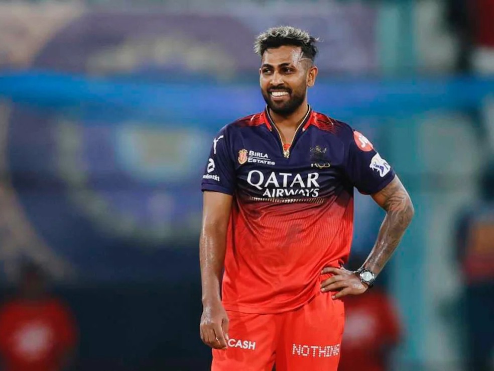 नुवान तुषारा ने IPL के 8 मैच में 9 विकेट चटकाए हैं। - Dainik Bhaskar