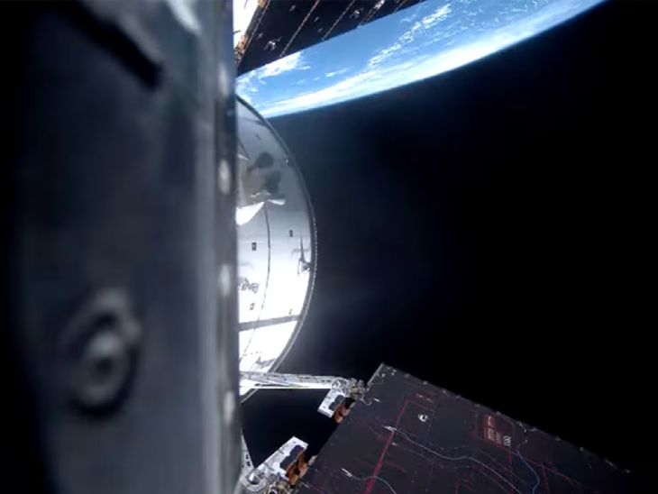 वीडियो के इस स्क्रीनशॉट में ओरियन स्पेसक्राफ्ट को केनेडी स्पेस सेंटर से लॉन्च होने के बाद अपने मिशन की शुरुआत करते हुए देखा जा सकता है।