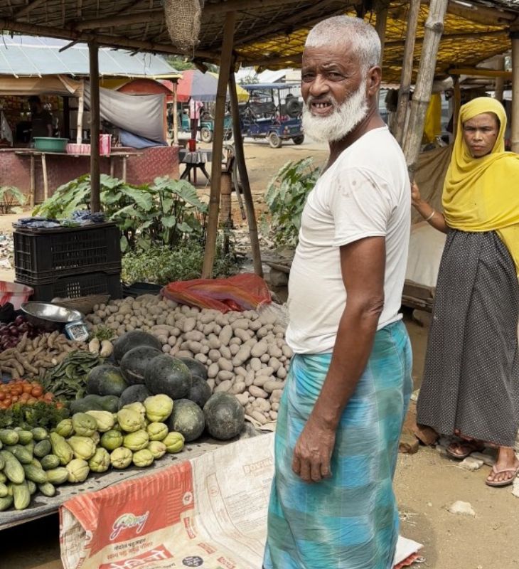ये आजाद हैं, बेटे की शादी कम उम्र में कराने के आरोप में जेल होकर आए हैं। सब्जियों की दुकान चलाते हैं। अब उनके खिलाफ बेटी की शादी कम उम्र में कराने का केस चल रहा है।
