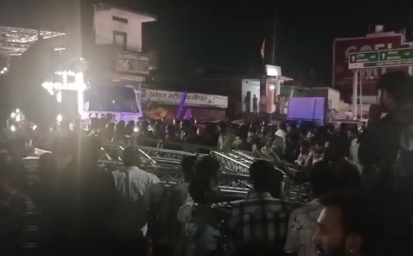 हनुमान जन्मोत्सव पर हादसा: सागर में डीजे वाहन पलटने से किशोर की मौत