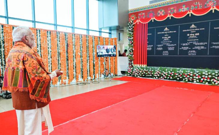 PM मोदी ने संत रविदास की 649वीं जयंती पर 1 फरवरी को जालंधर में आदमपुर हवाई अड्डे का नाम बदलकर 'श्री गुरु रविदास महाराज जी हवाई अड्डा, आदमपुर' करने का ऐलान किया।