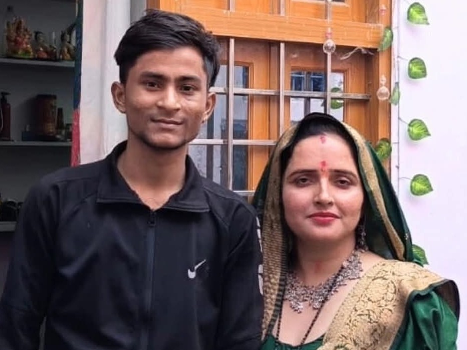 ये तस्वीर सीमा हैदर और पति सचिन मीणा की हैं। उनके 6 बच्चे हैं। जिसमें से 4 बच्चे पाकिस्तानी पति से हैं।