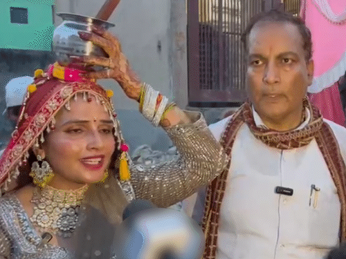 सीमा हैदर की यह तस्वीर कुआं पूजन के बाद की है। यह रस्म बच्चे के नामकरण से पहले की जाती है।