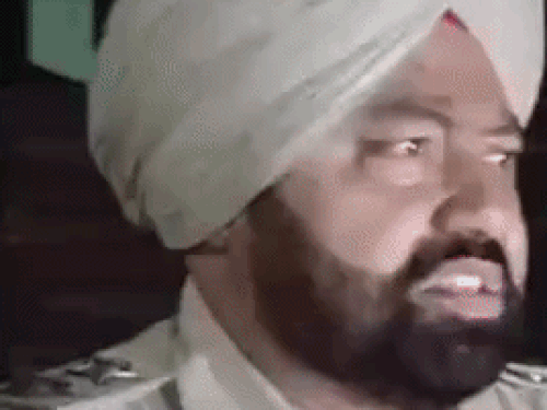 हंगामा होने पर मौके पर पहुंचे थाना बस्ती बावा खेले के एसएचओ जयइंद्र।