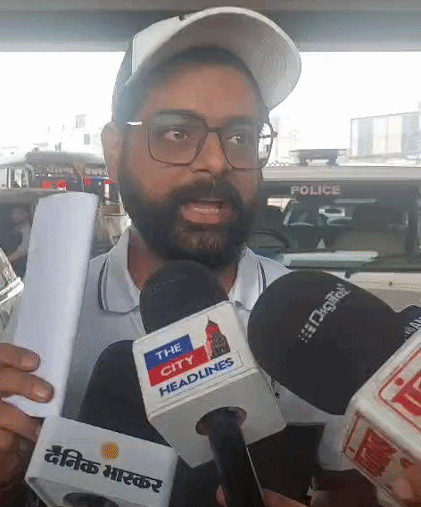 अविक वर्मा जानकारी देते हुए।