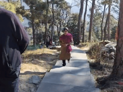 पर्यटकों का कहना है कि इन शांत वादियों में आकर उन्हें शांति मिली है।