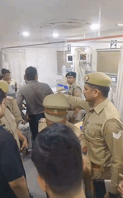 शराब से तीन मौत की सूचना पर पुलिस अस्पताल पहुंची। परिजनों ने हंगामा किया।