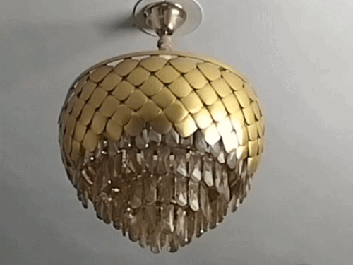 मोहाली में भूकंप के बाद हिलता घर में लगा झूमर।