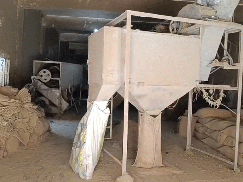 युद्ध की वजह से सोजत की एक मेहंदी फैक्ट्री में काम बंद पड़ा है।