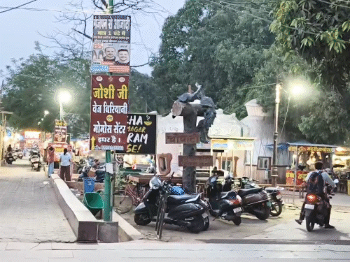 घंटाघर चौपाटी में संचालक अपनी दुकान लगता है।