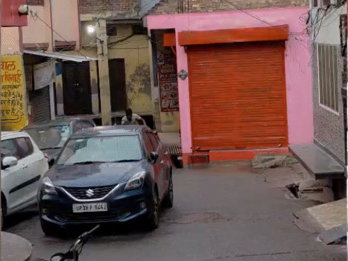 संभल में देर रात बारिश के बाद शनिवार को सुबह से बादल छाए हैं। ठंडी हवाएं चल रहीं हैं।