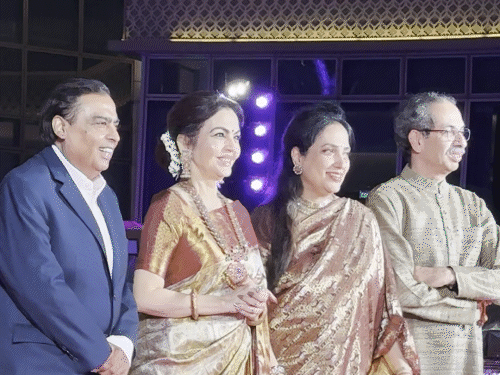 Mukesh and Nita Ambani posed with Uddhav Thackeray and his wife Rashmi Thackeray.