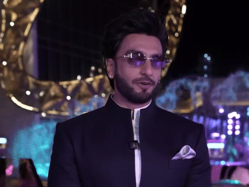 Ranveer Singh wore a black Indo-western suit at the event. This outfit featured a high neck design and metal button detailing in the front.