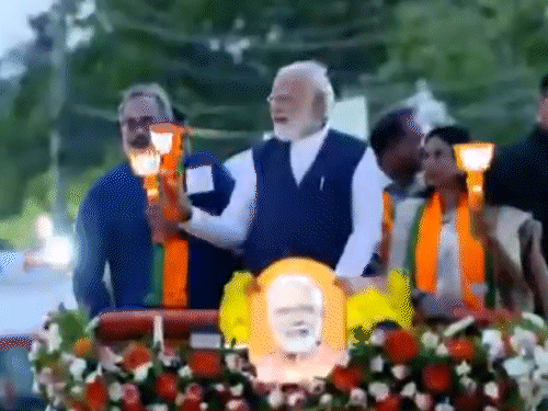 पीएम मोदी ने केरलम के तिरुवनंतपुरम में रोड शो किया।