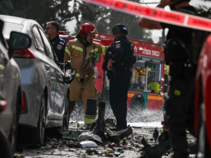 हमले के बाद मौके पर राहतकर्मियों को तैनात किया गया है।