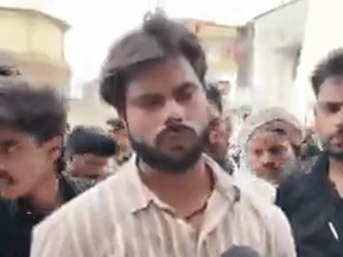 अजहर अली के बेटे सजमल ने घटना के लिए प्रशासन को जिम्मेदार ठहराया है।