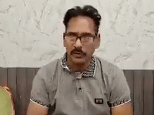 अजहर ने अधिकारी के खिलाफ प्रेस कॉन्फ्रेंस की थी। जिसमें पीड़ित रवि मोहन और अजहर अली ने पूरी जानकारी दी थी।