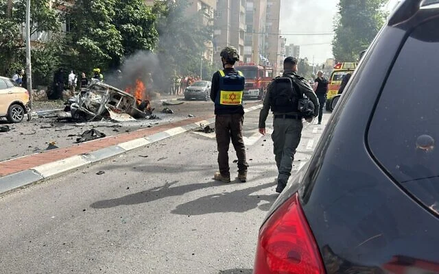 मिसाइल हमले के बाद मौके पर रेस्क्यू वर्कर्स तैनात किए गए हैं।