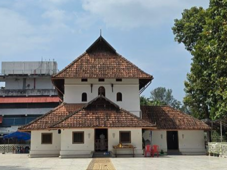 केरलम में मौजूद चेरामन जुमा मस्जिद, भारत की पहली मस्जिद है, जो 629 ईस्वी में बनवाई गई थी।