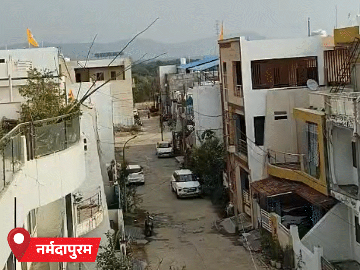 नर्मदापुरम में शनिवार सुबह 7 बजे बूंदाबांदी हुई। फिर धूप निकल आई।