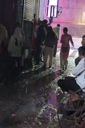 मथुरा में शुक्रवार देर रात तेज बारिश हुई।बारिश से मौसम में ठंड बढ़ गई।