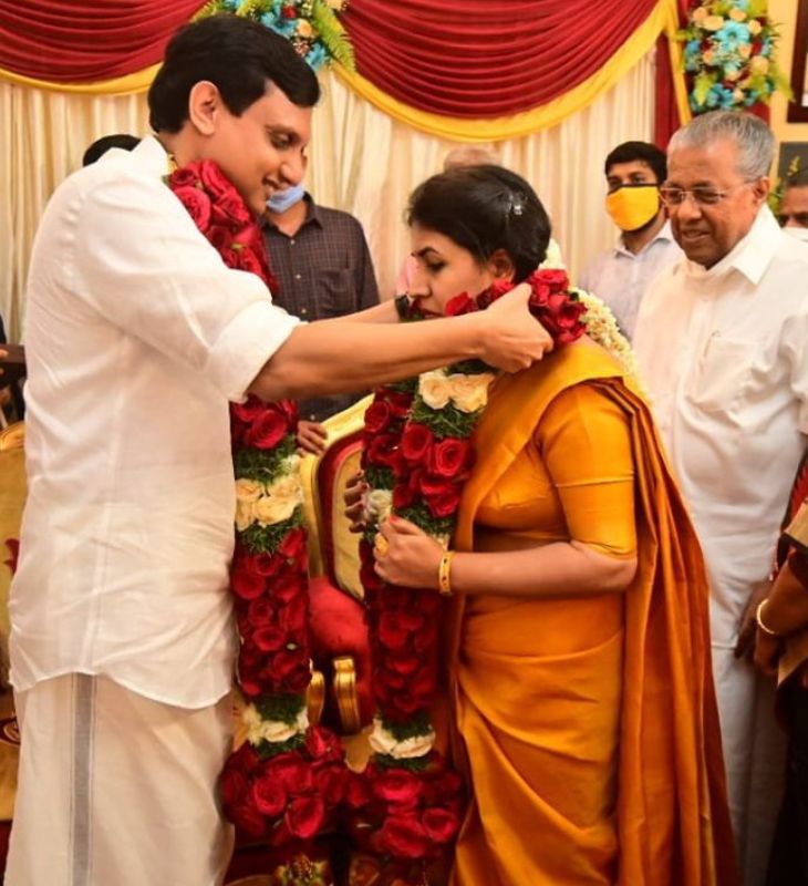 मुख्यमंत्री पिनारई विजयन की बेटी टी. वीना ने 2020 में DYFI के अध्यक्ष पीए मोहम्मद रियास से शादी की थी।