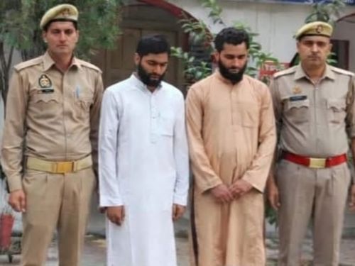 पुलिस ने दोनों आरोपी मौलानाओं को गिरफ्तार किया।