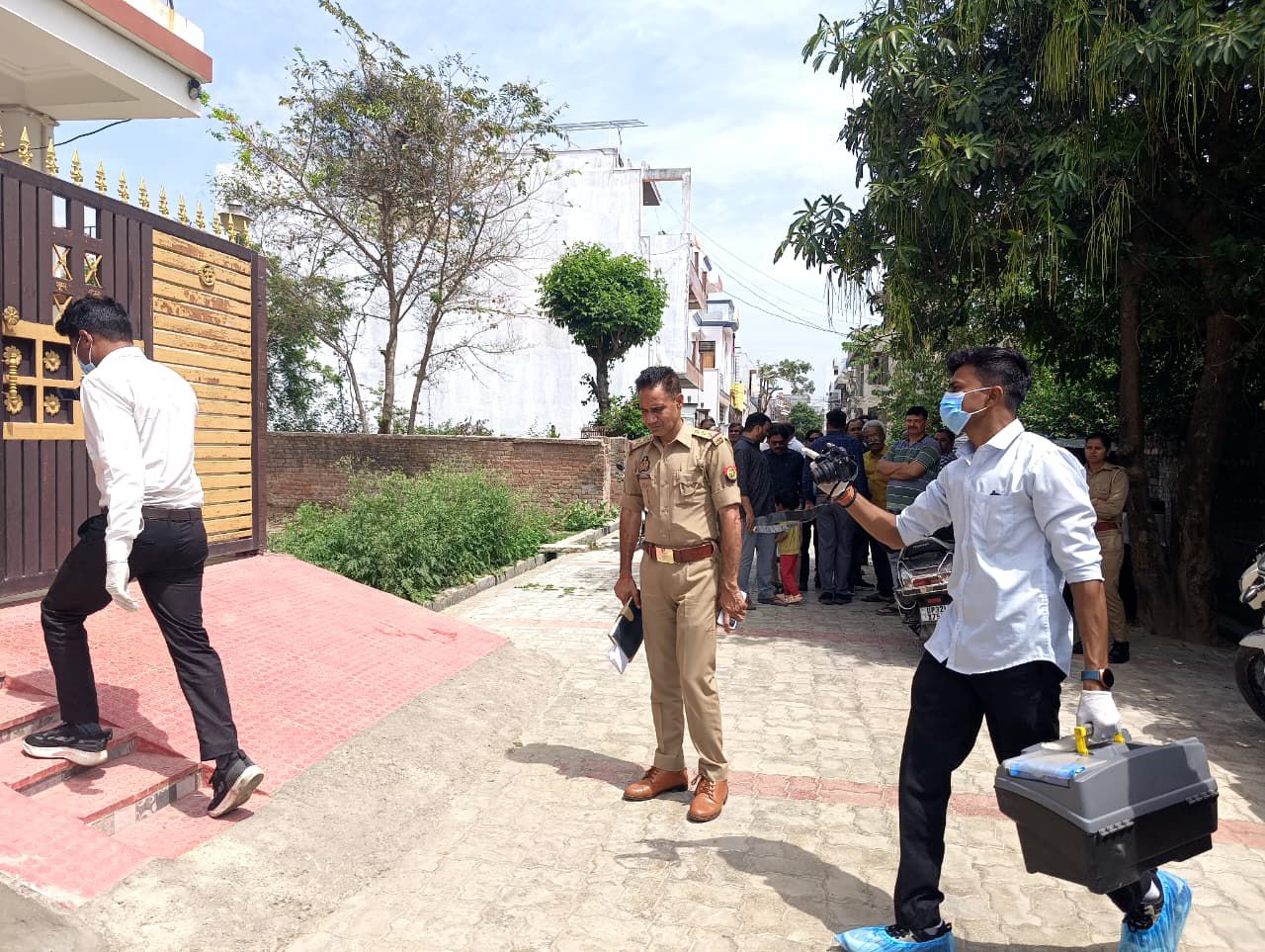 Lucknow Man Dies in Gun Cleaning Accident | Police Investigate