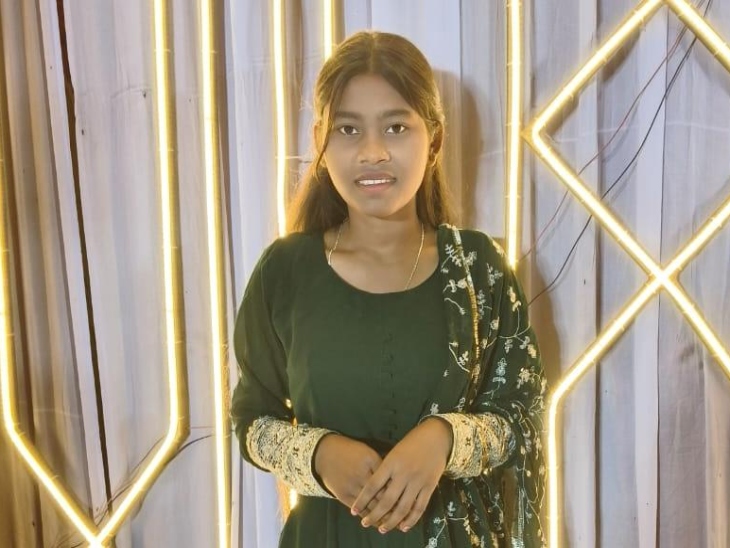 11वीं की छात्रा वीणा ठाकुर ने फांसी लगा ली।