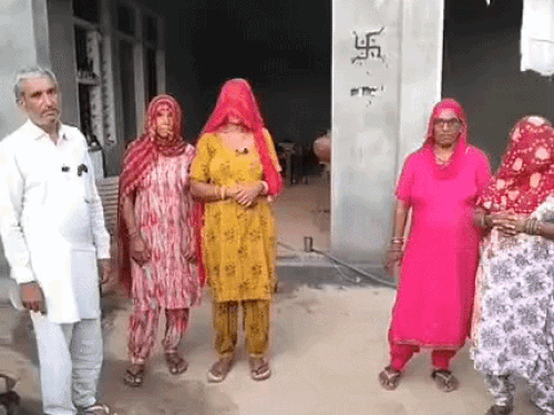 गांव कुम्हारिया निवासी अंकित जांगड़ा का परिवार।