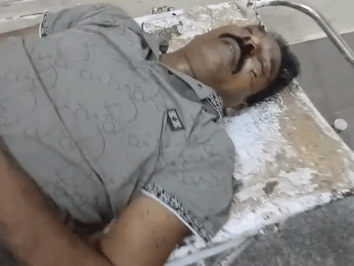 अजहर अली के सिर पर चोट पर निशान हैं। उनका शव सड़क पर मिला था।