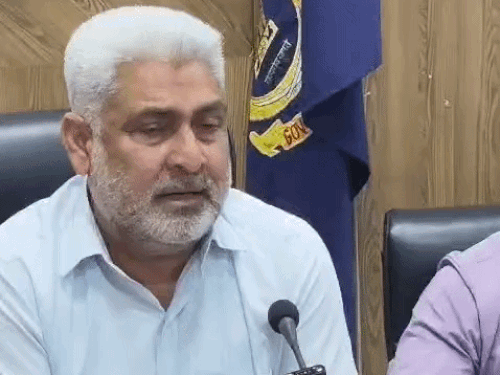 गेहूं खरीद की जानकारी देते फूड एंड सिविल सप्लाई मंत्री लालचंद कटारूचक्क।