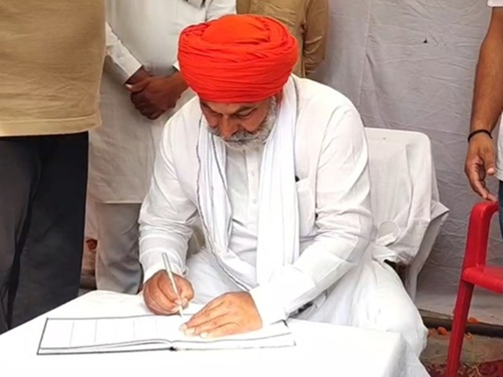 भिवानी में पूर्व सांसद जंगबीर सिंह के निधन पर शोक व्यक्त करने पहुंचे भारतीय किसान यूनियन के राष्ट्रीय प्रवक्ता राकेश टिकैत