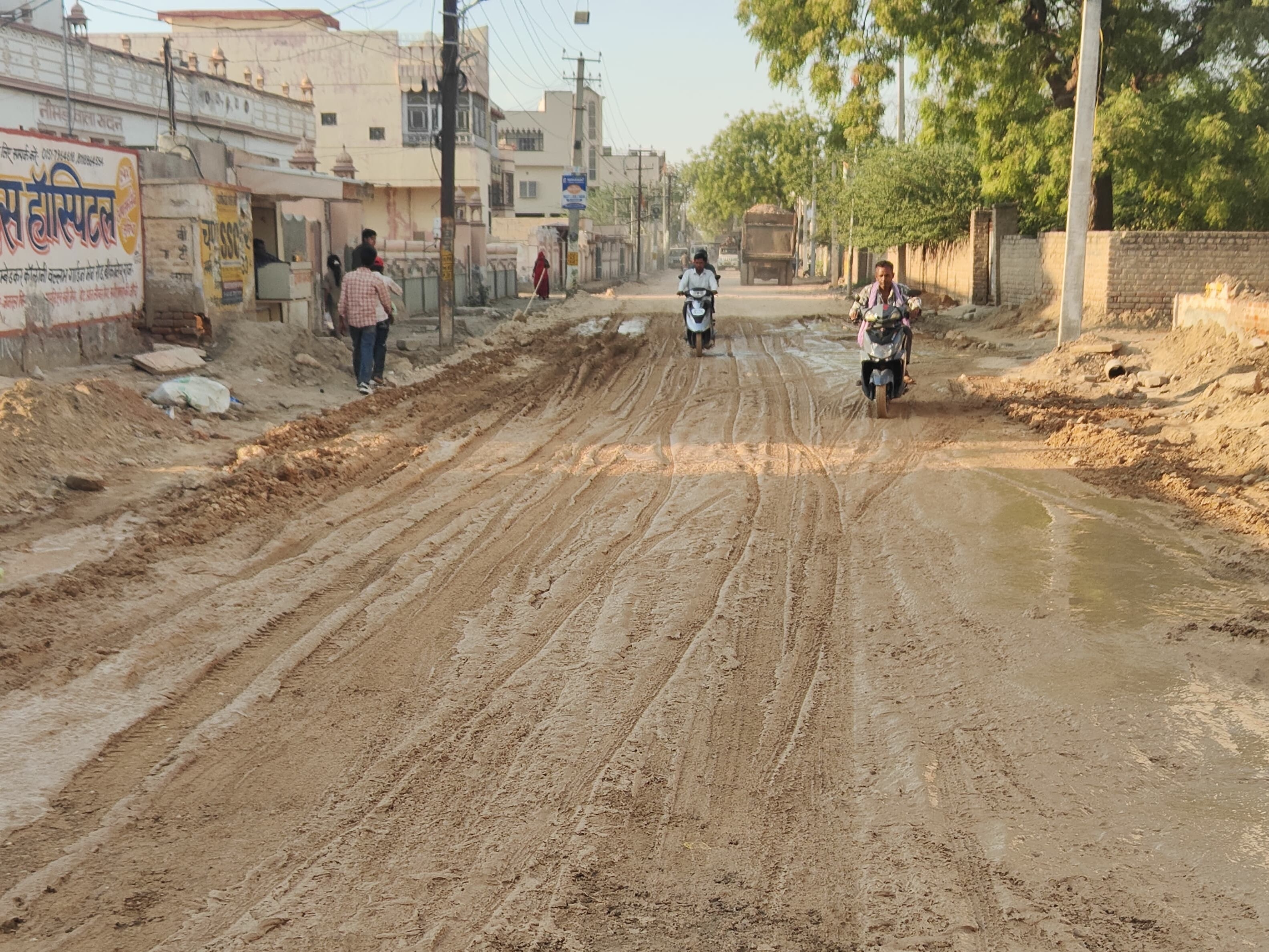 Napasar Napasar Road Mud | Pipeline Leak Problems; Officials Careless