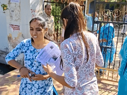 एंट्री से पहले कैंडिडेट्स को थ्री लेयर सिक्योरिटी से गुजरना पड़ा